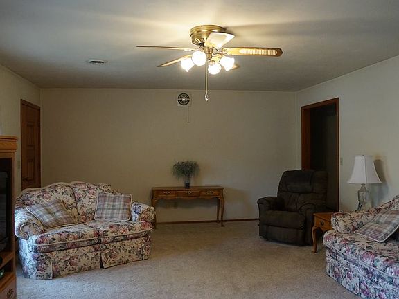 Spacious living room