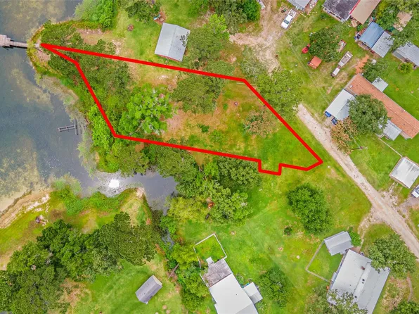 5 Big Lake Ln, Huntsville, TX 77320