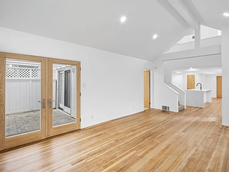 404 Prospect St — Photo 13