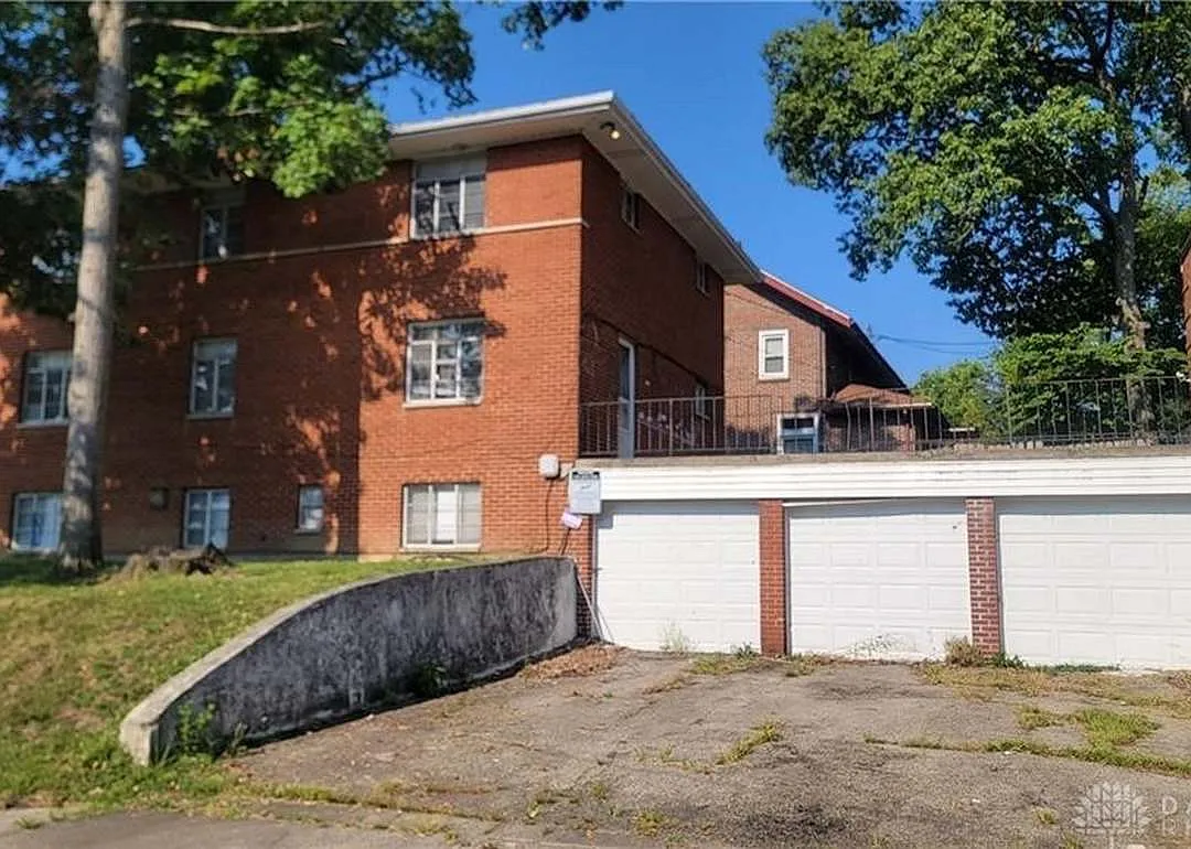 605 Delaware Ave — Photo 2