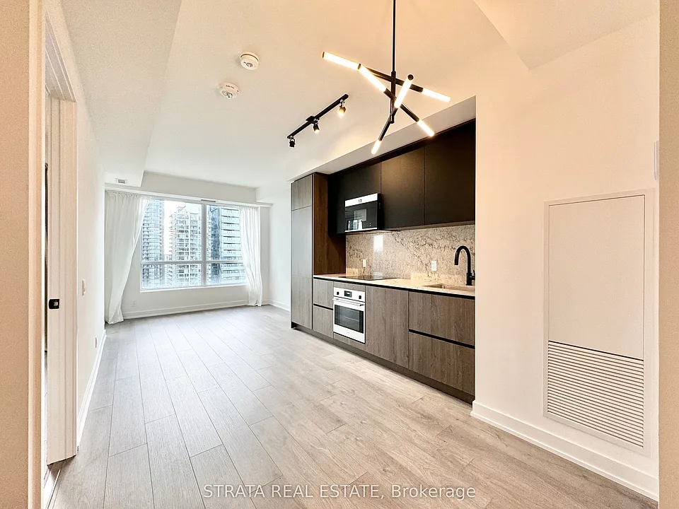 108 Peter St #2807