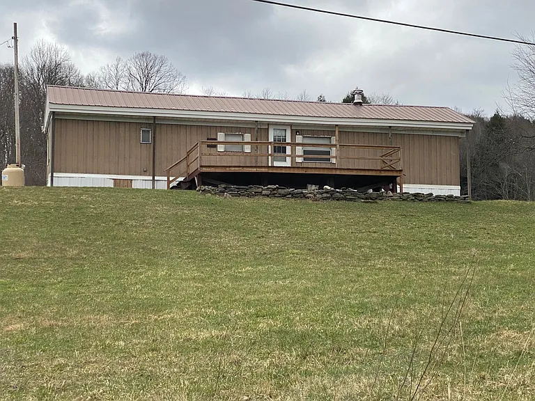 324 Roberts Rd — Photo 1