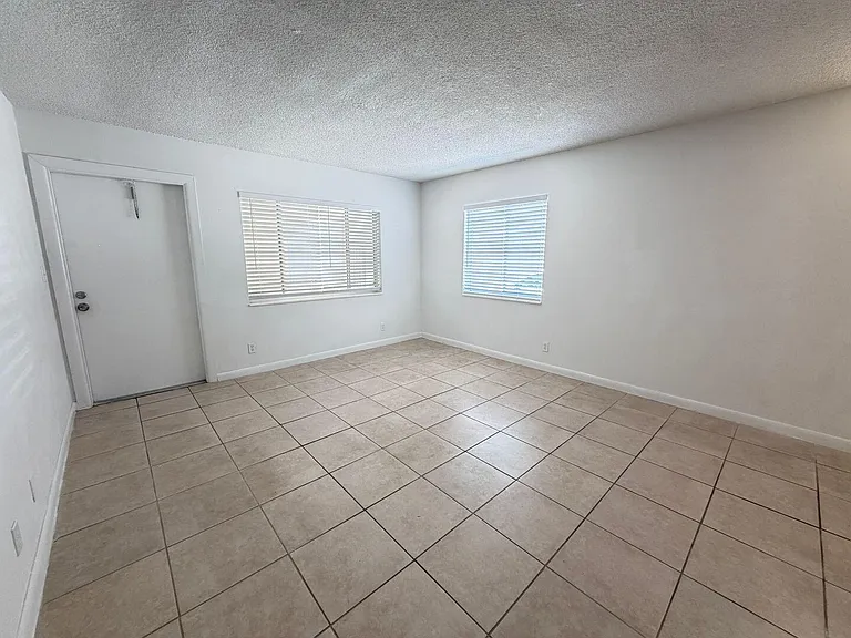 515 S Sequoia Dr #110 — Photo 8