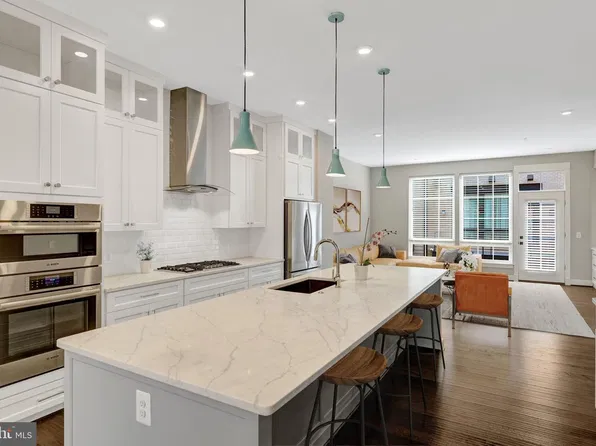 1888 Easterly Rd, Reston, VA 20190
