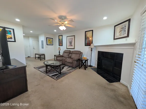 3012 Clevan Way Unit 102, Louisville, KY 40220