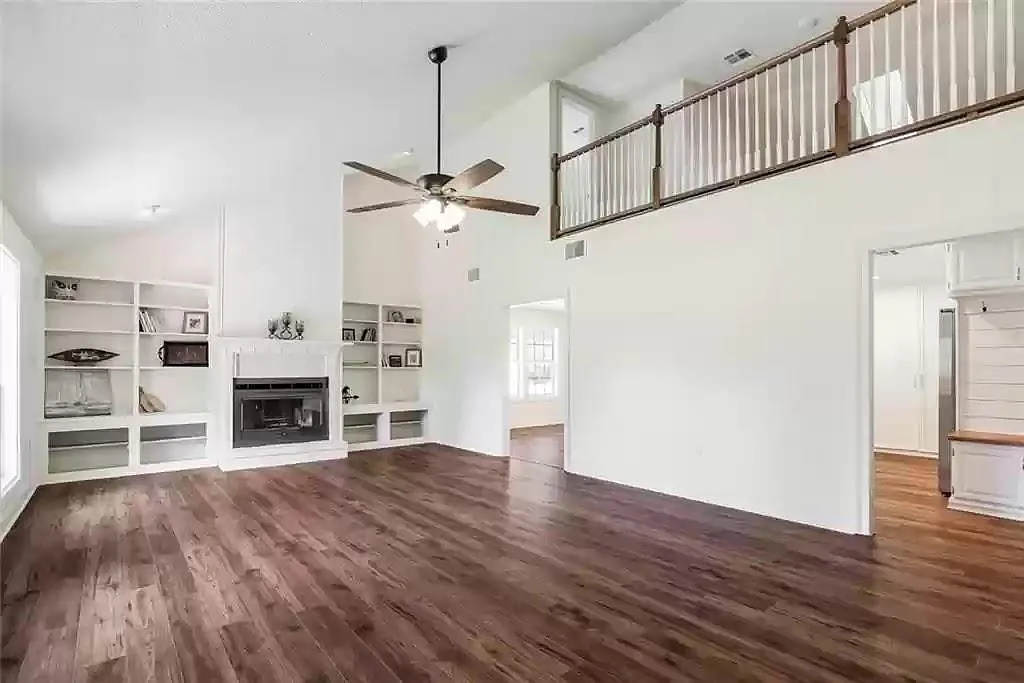 3 bed, 2200 sqft, $2,200 — Photo 2