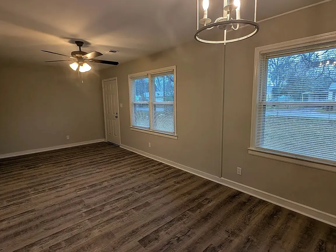 210 Crescent Drive - 1 — Photo 2