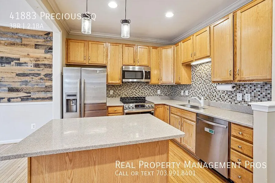 Coming Soon-Beautiful and well-maintained end unit townhouse for rent in desirable Kirkpatrick Fa... — Photo 3