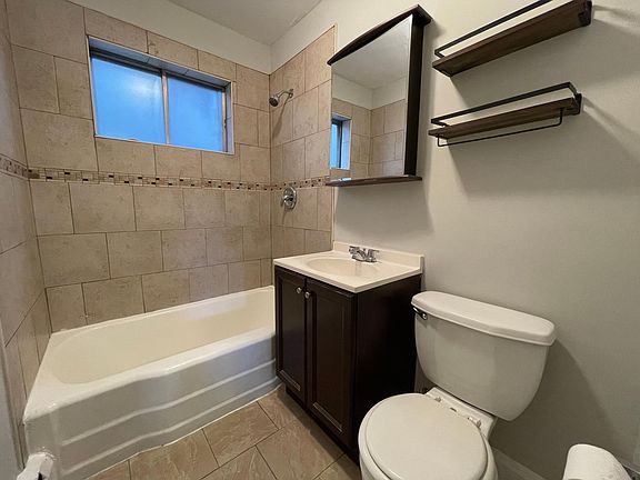 5th image of 1735 W Bryn Mawr Ave APT 2