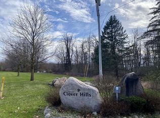 6080-6010 Sweet Clover Hills Dr, Jonesville, MI 49250