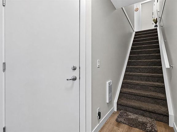 3rd image of 20 N Evanscrest Park NW