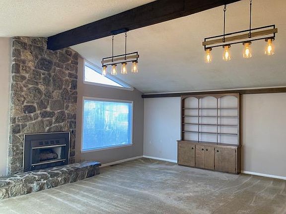 Built-in storage in den