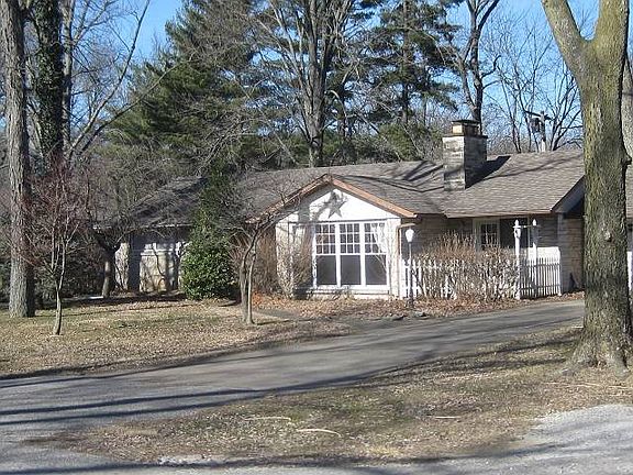 2nd image of 606 W Woodland Dr