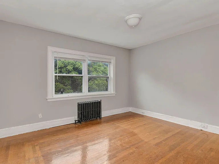 Historical Apartments l Oak St — Photo 27