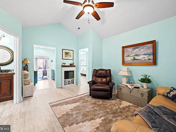 5th image of 251 Mallard Dr