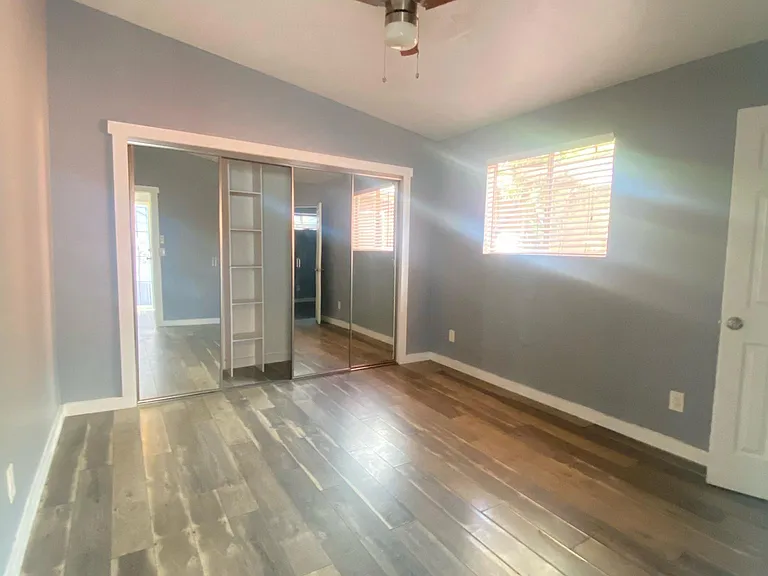 637 Linden Ave #1/2 — Photo 3