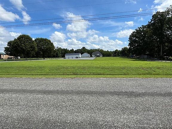 4th image of 443 Arthur Tussey Rd