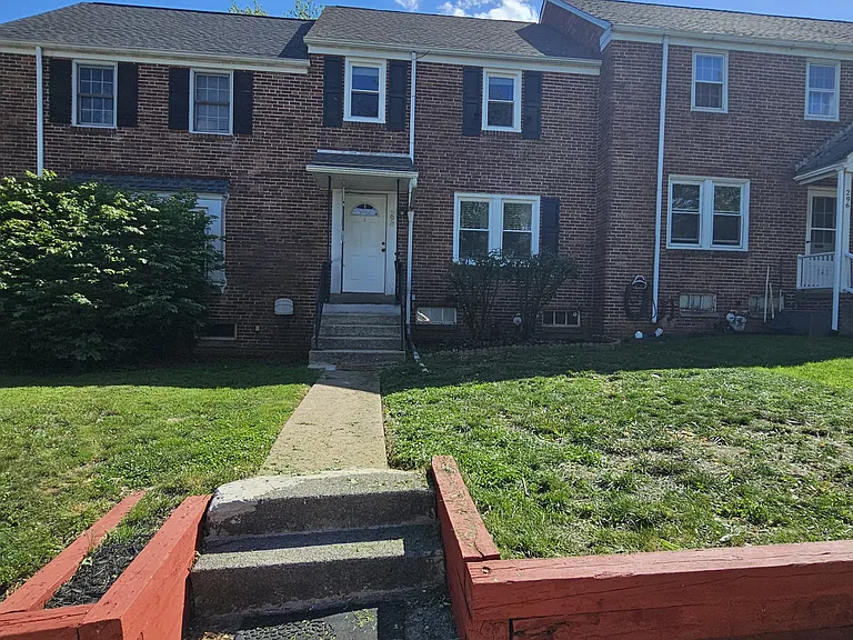 298 Diamond St — Photo 1