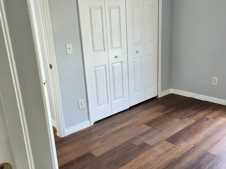 1019 Bandera St — Photo 9