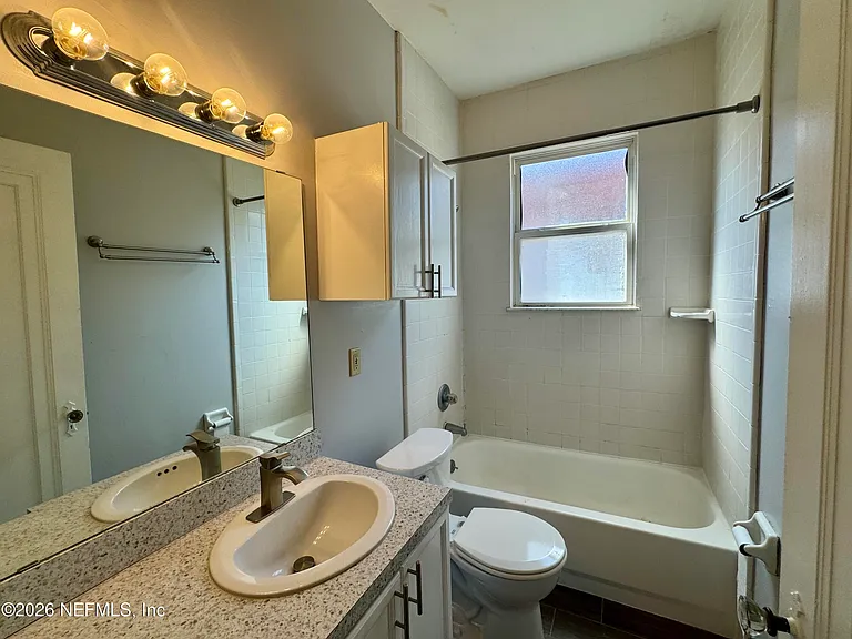 2504 Park St #5 — Photo 8