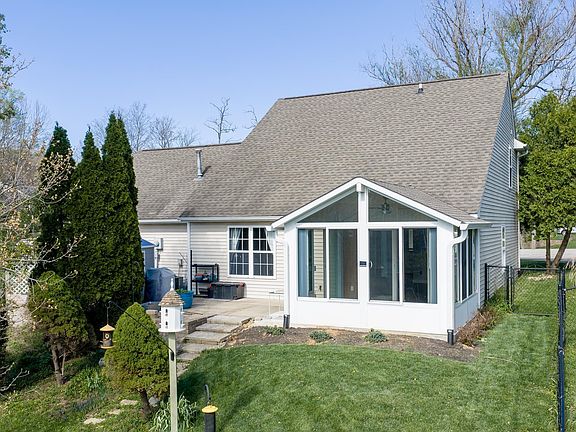 2nd image of 408 E Wylie Farm Rd
