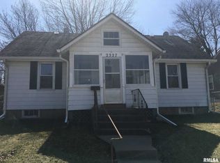 2327 Oak St, Bettendorf, IA
