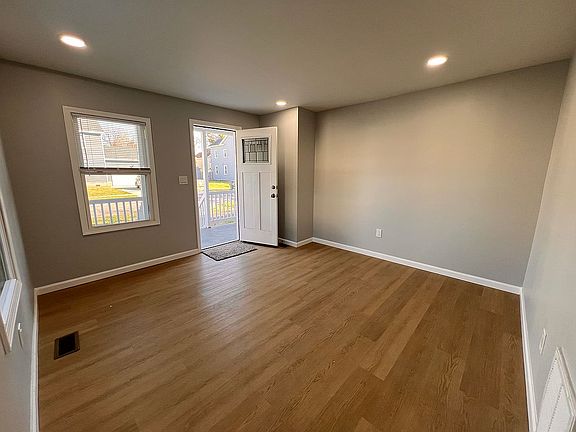 5th image of 1421 W 27th St