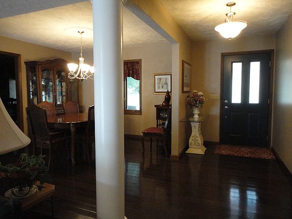 Foyer/Dining