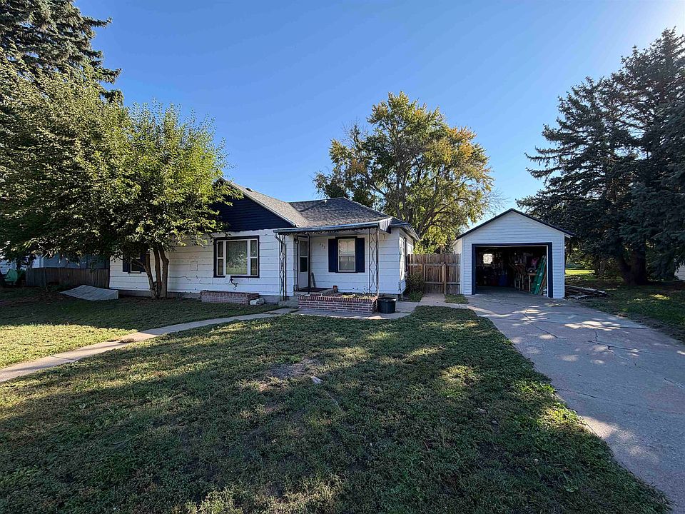 1st image of 203 W Cedar