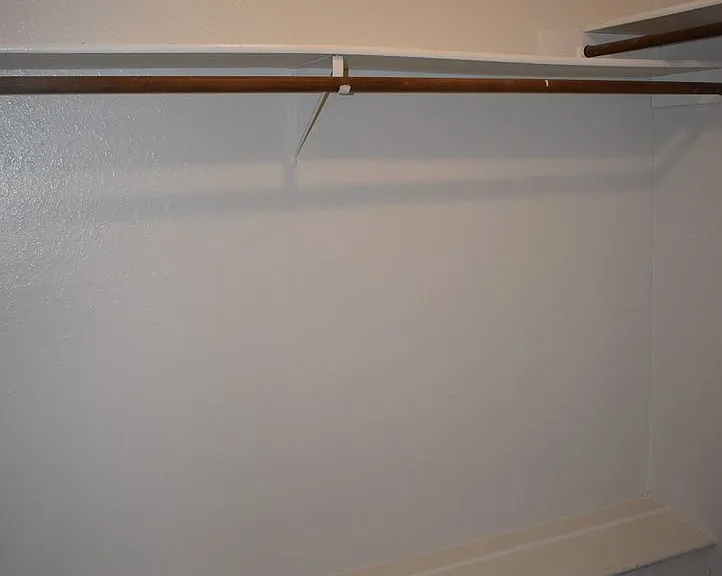 221 W Robin Ln — Photo 20