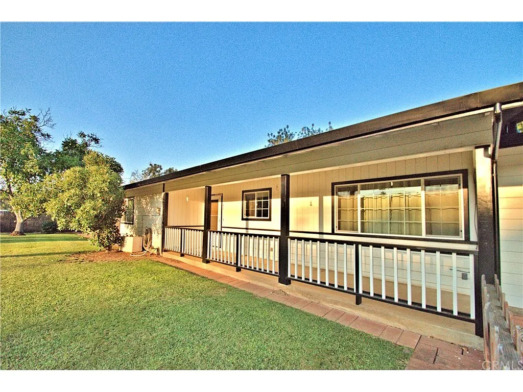20794 Santa Barbara Ave photo 1