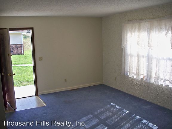 4th image of 200 Cummings St APT 12