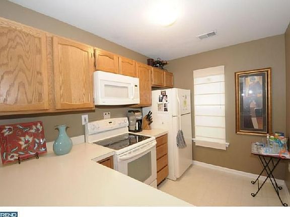 3rd image of 391 Derry Dr