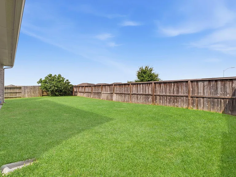 21723 Albertine Dr — Photo 38