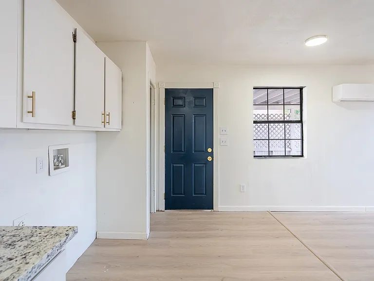 504 Howard Dr — Photo 17