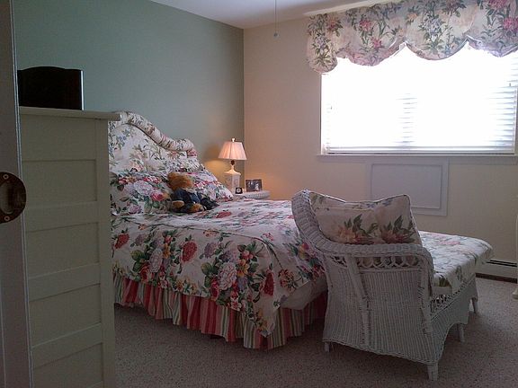 Generous sized master bedroo