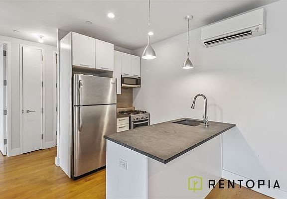 3rd image of 836 Dekalb Ave APT 3C