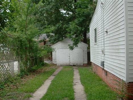 2nd image of 107 N Woodlawn Ave