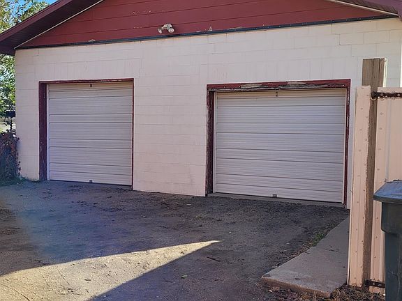 3rd image of 903 E 6th Street