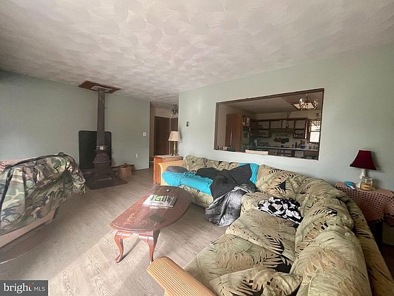 4th image of 305 Rickard Pl