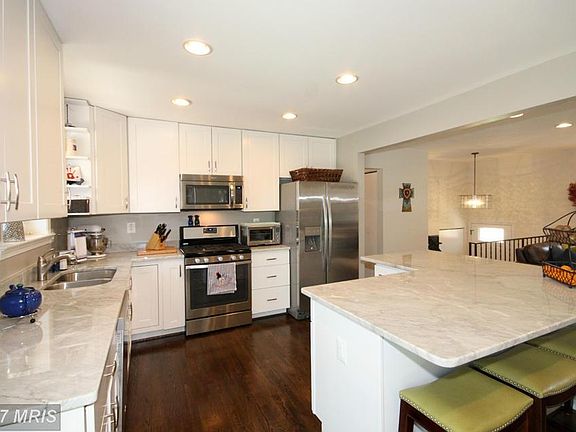 3rd image of 8809 Willowridge Ln