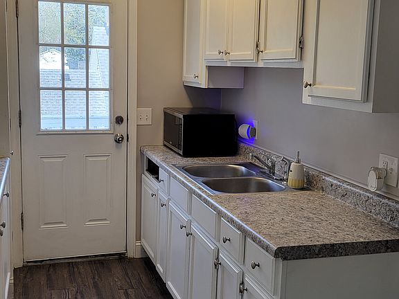 3rd image of 863 Lafayette Ave NE #2
