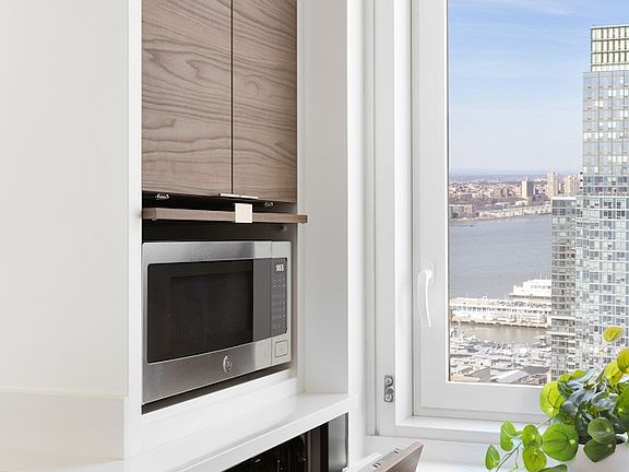 3rd image of 555 38th St APT 1901