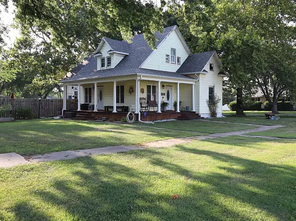 525 N Spruce St, Lebo, KS 66856