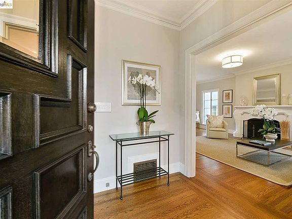 3rd image of 858 Carlston Ave