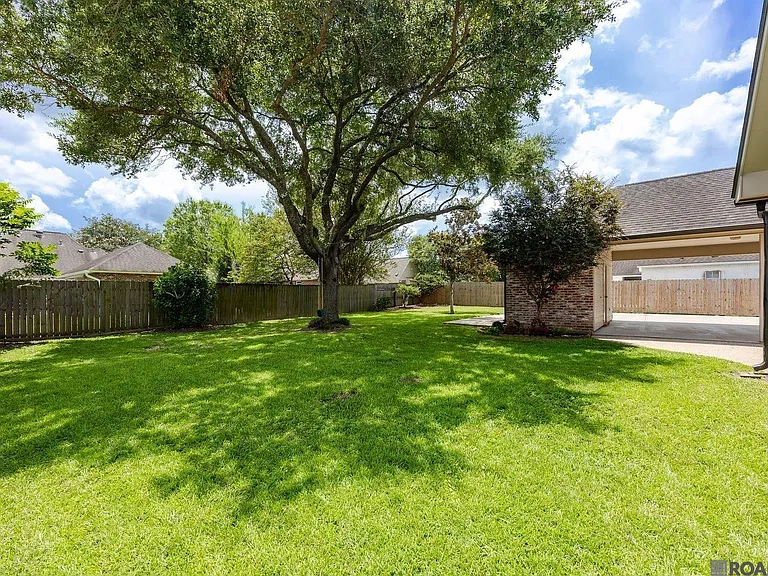 1738 Great Oak Dr — Photo 4