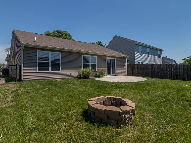 815 Tall Timber Dr — Photo 2