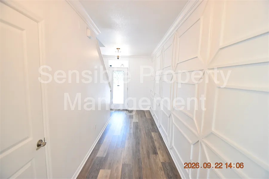 5 bed, 2447 sqft, $2,950 — Photo 3