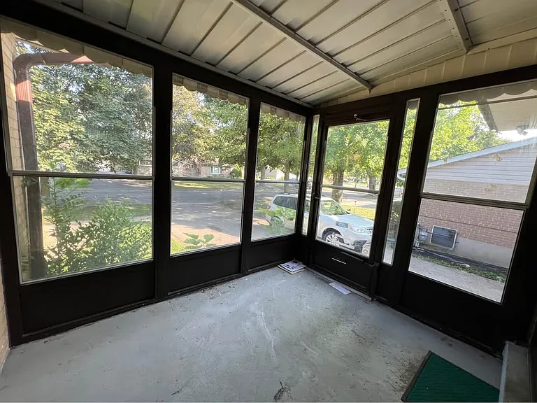 10 Burgby Ave — Photo 11