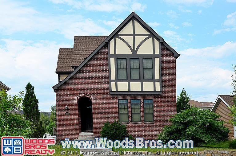 Lovely tudor with 4 bedrooms